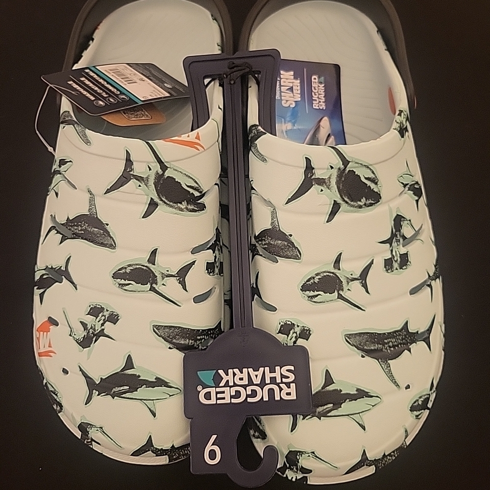 Rugged Shark Men's Shark-Print Slip-On Clogs in Mint/Black